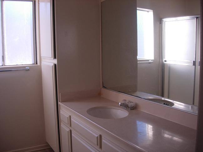 Apartment for rent at 13935 Kornblum Ave, Hawthorne, CA 90250