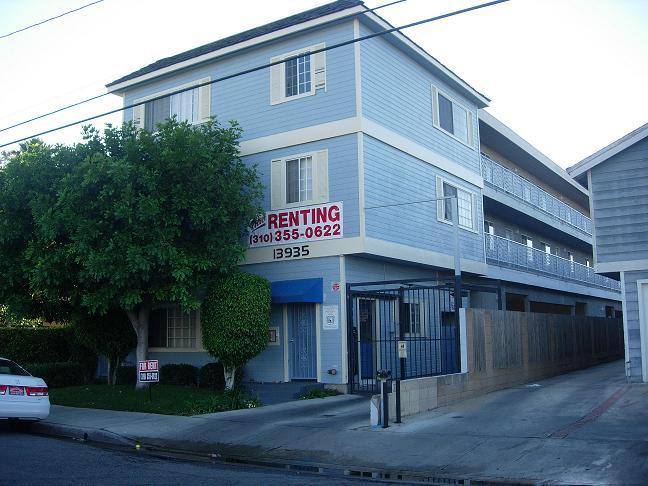 Apartment for rent at 13935 Kornblum Ave, Hawthorne, CA 90250