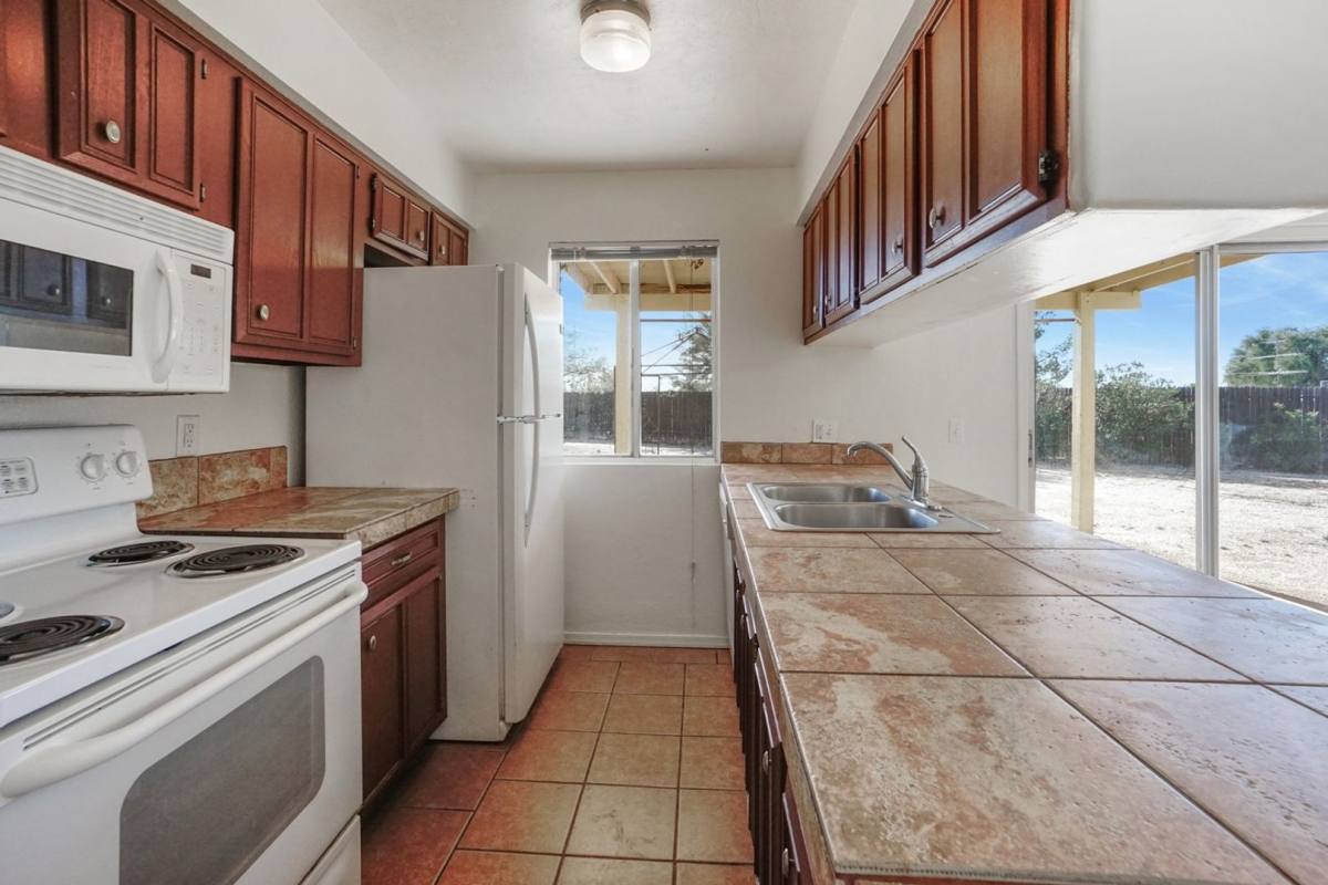 House for rent at 1942 S Sunburst Dr, Tucson, AZ 85748