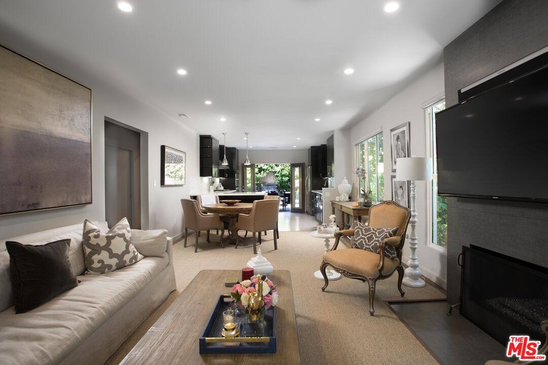 House for rent at 9001 Phyllis Ave, West Hollywood, CA 90069