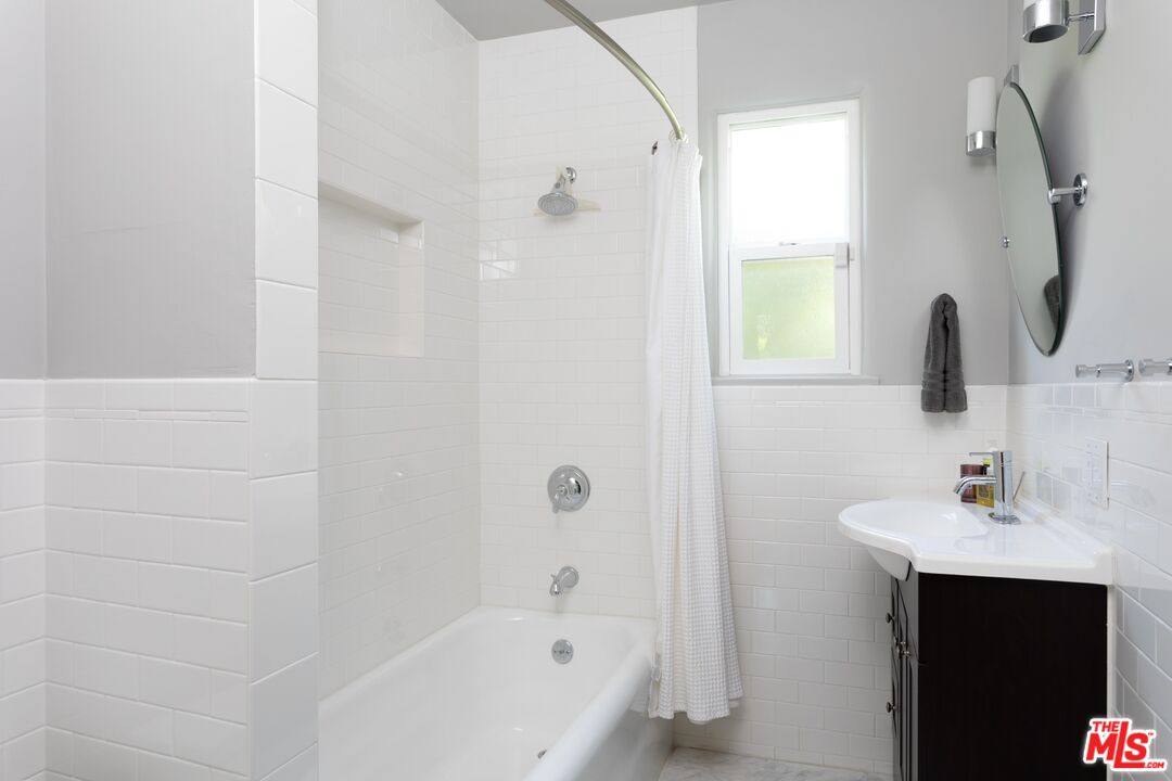 House for rent at 9001 Phyllis Ave, West Hollywood, CA 90069