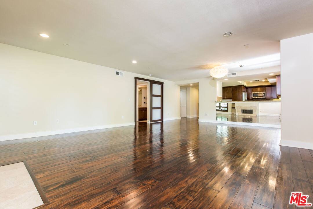 Apartment for rent at 7249 Franklin Ave #201, Los Angeles, CA 90046