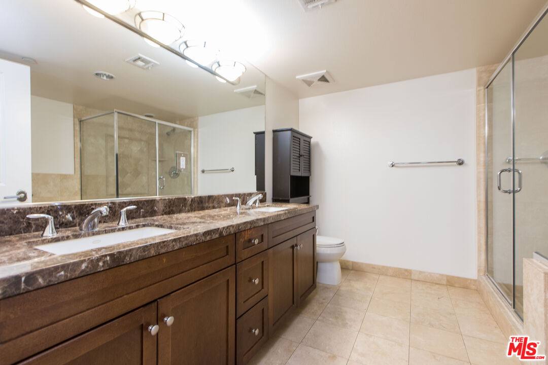 Apartment for rent at 7249 Franklin Ave #201, Los Angeles, CA 90046