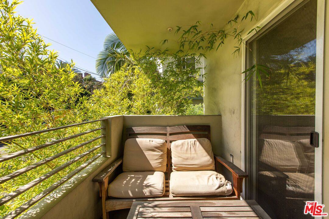 Apartment for rent at 7249 Franklin Ave #201, Los Angeles, CA 90046
