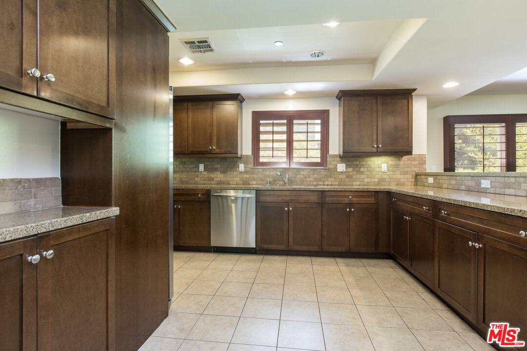 Apartment for rent at 7249 Franklin Ave #201, Los Angeles, CA 90046