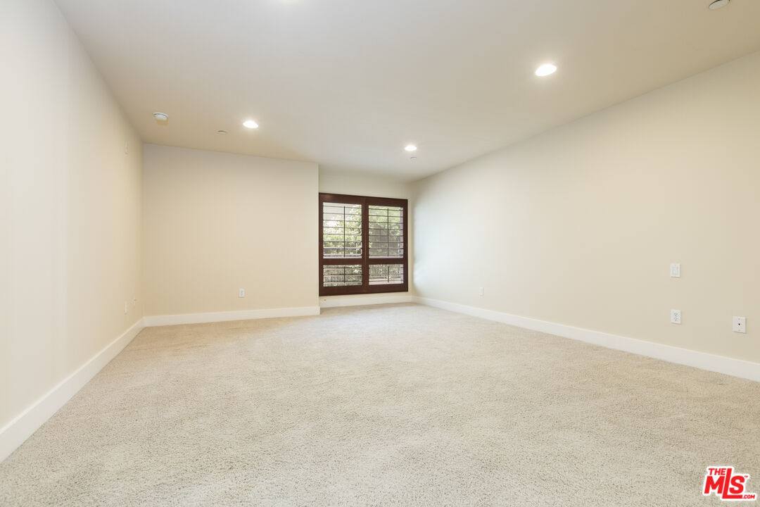 Apartment for rent at 7249 Franklin Ave #201, Los Angeles, CA 90046