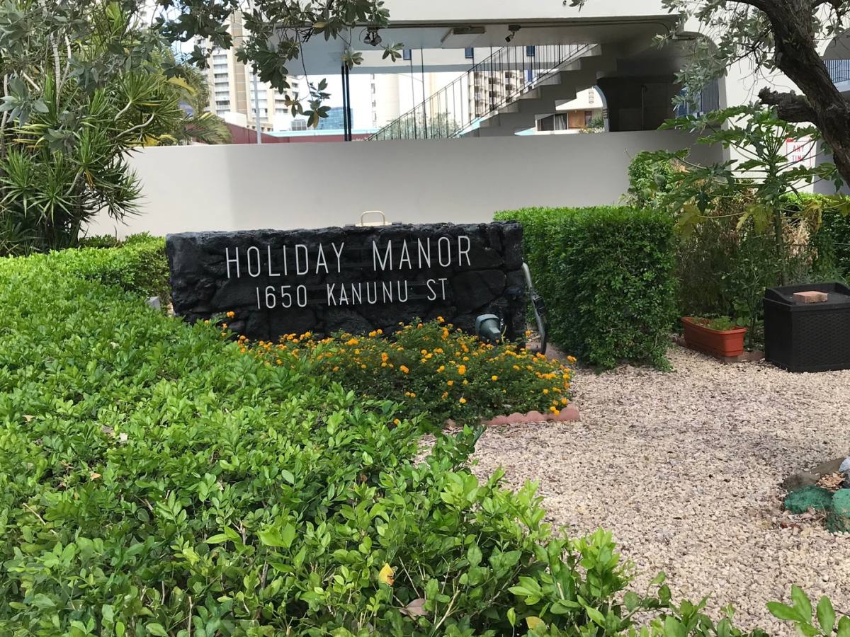 Apartment for rent at 1650 Kanunu St, Honolulu, HI 96814