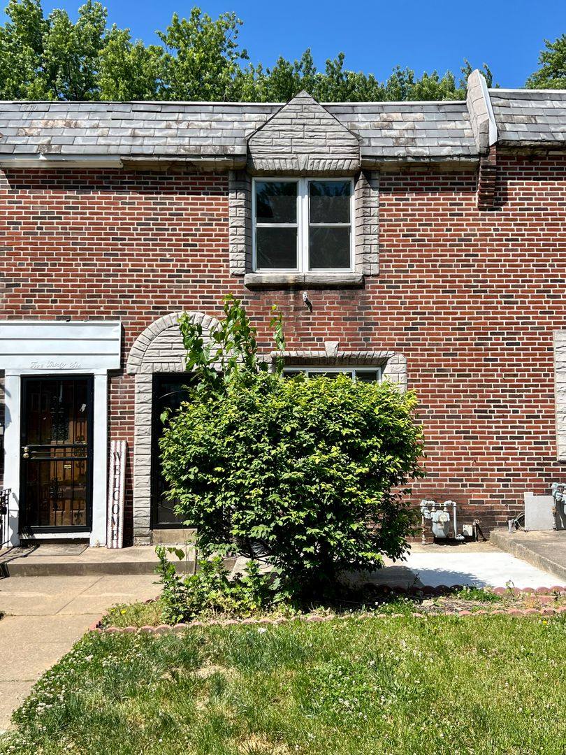 Townhouse for rent at 534 S 4th St, Darby, PA 19023