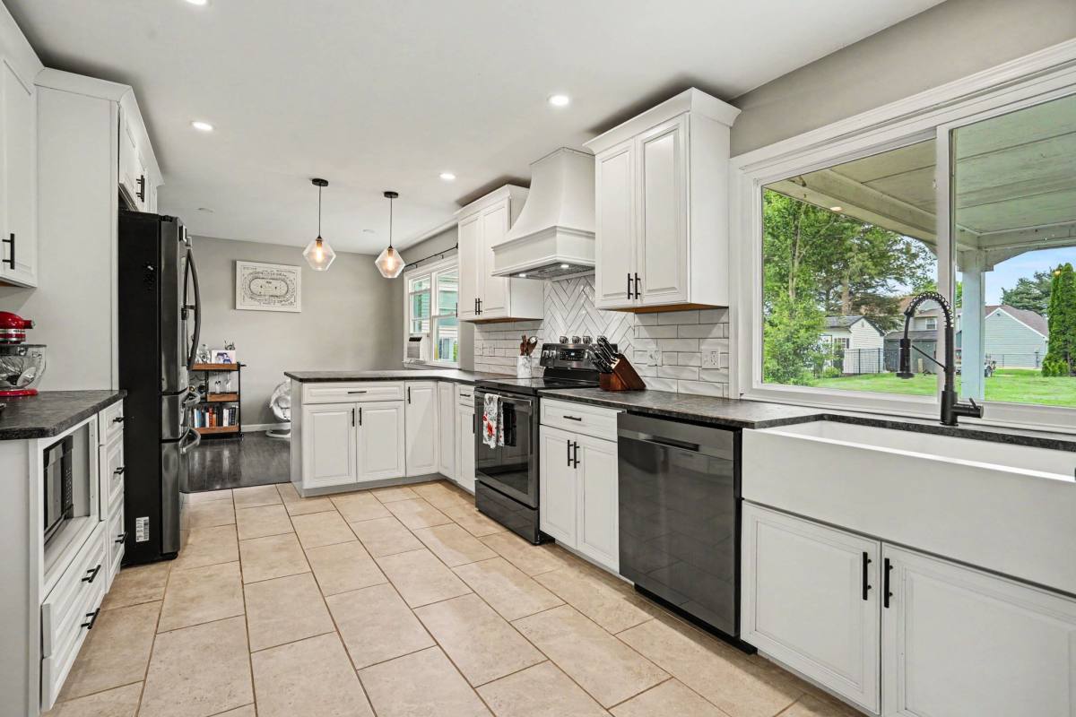 House for rent at 413 Pawnee Dr, Mechanicsburg, PA 17050
