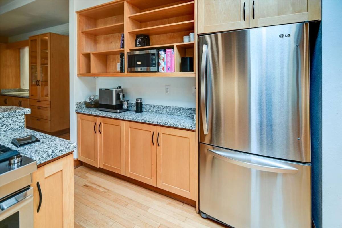 House for rent at 4746 Lafayette Dr, Madison, WI 53705