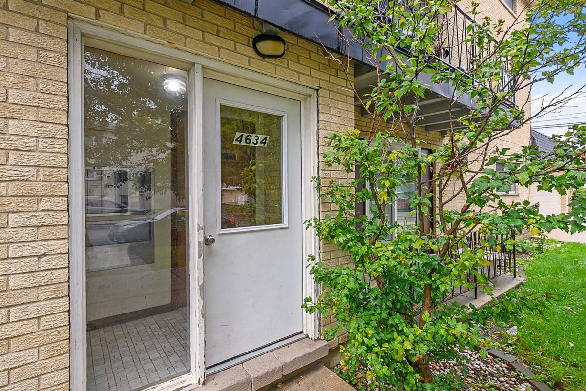 Apartment for rent at 10545 S Hale Ave, Chicago, IL 60643
