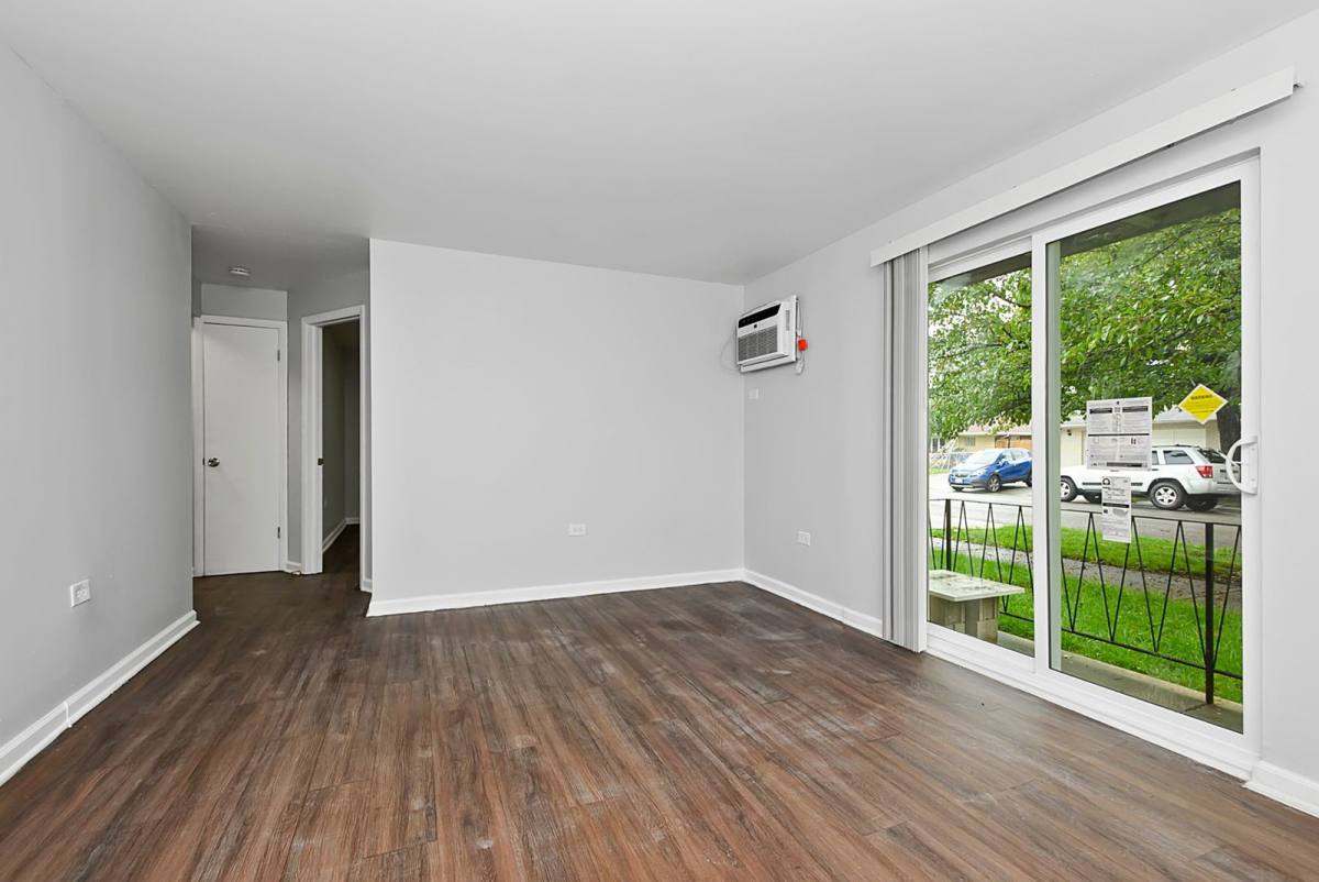 Apartment for rent at 10545 S Hale Ave, Chicago, IL 60643
