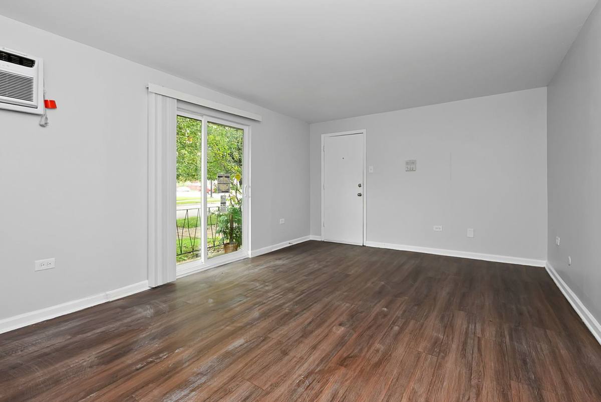 Apartment for rent at 10545 S Hale Ave, Chicago, IL 60643