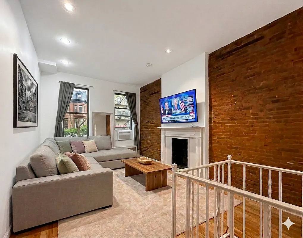 Apartment for rent at 452 E 84th St #1F, New York, NY 10028