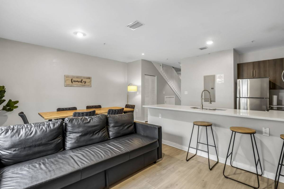 Townhouse for rent at 171 NW 158th St, Miami, FL 33169