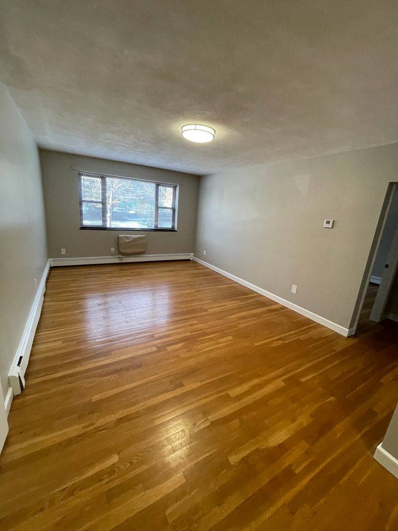 Apartment for rent at 276 Grove St #11A, Auburndale, MA 02466