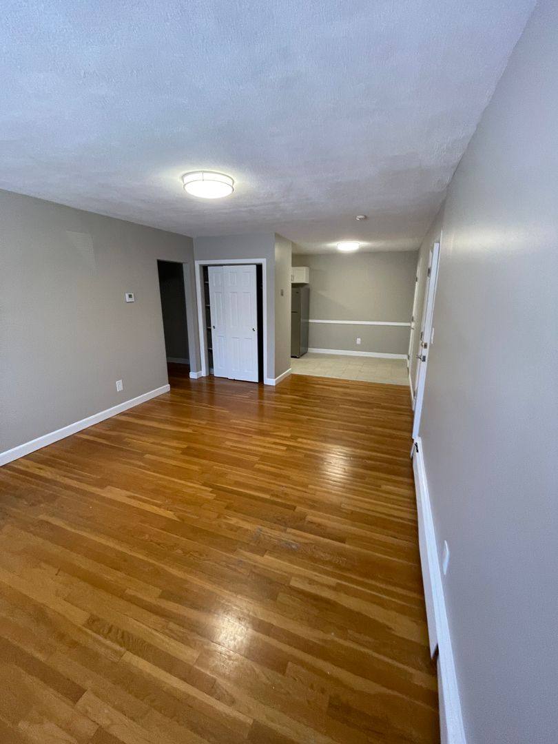 Apartment for rent at 276 Grove St #11A, Auburndale, MA 02466