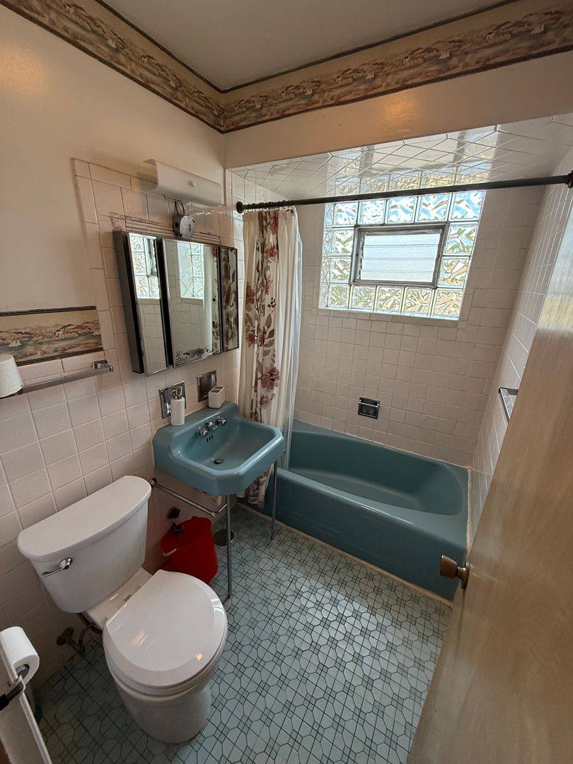 Apartment for rent at 6440-6442 N Richmond St, Chicago, IL 60645