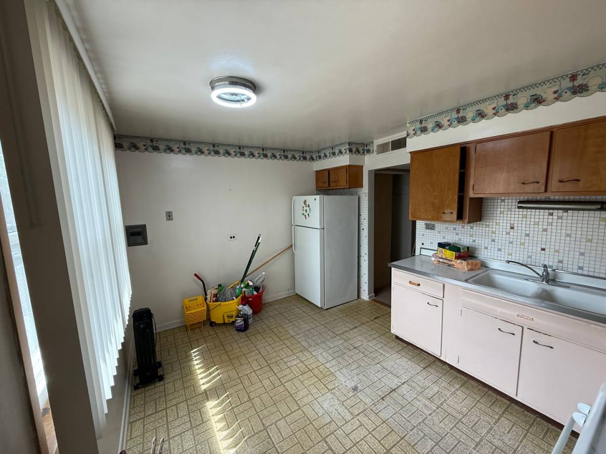 Apartment for rent at 6440-6442 N Richmond St, Chicago, IL 60645
