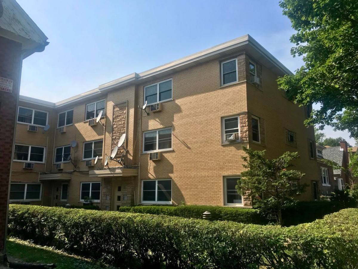 Apartment for rent at 6440-6442 N Richmond St, Chicago, IL 60645