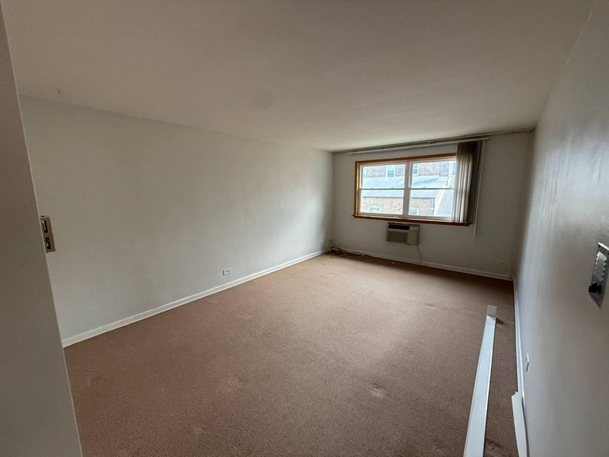 Apartment for rent at 6440-6442 N Richmond St, Chicago, IL 60645