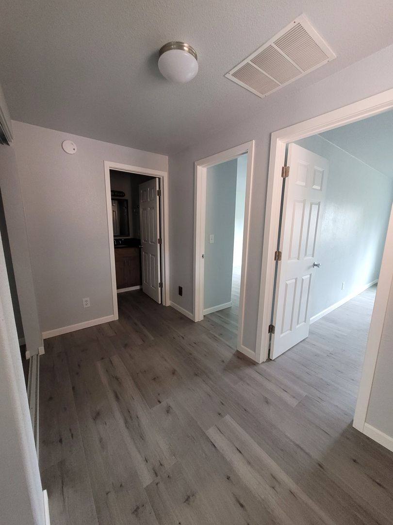 Apartment for rent at 241 E Santiam St, Jefferson, OR 97352