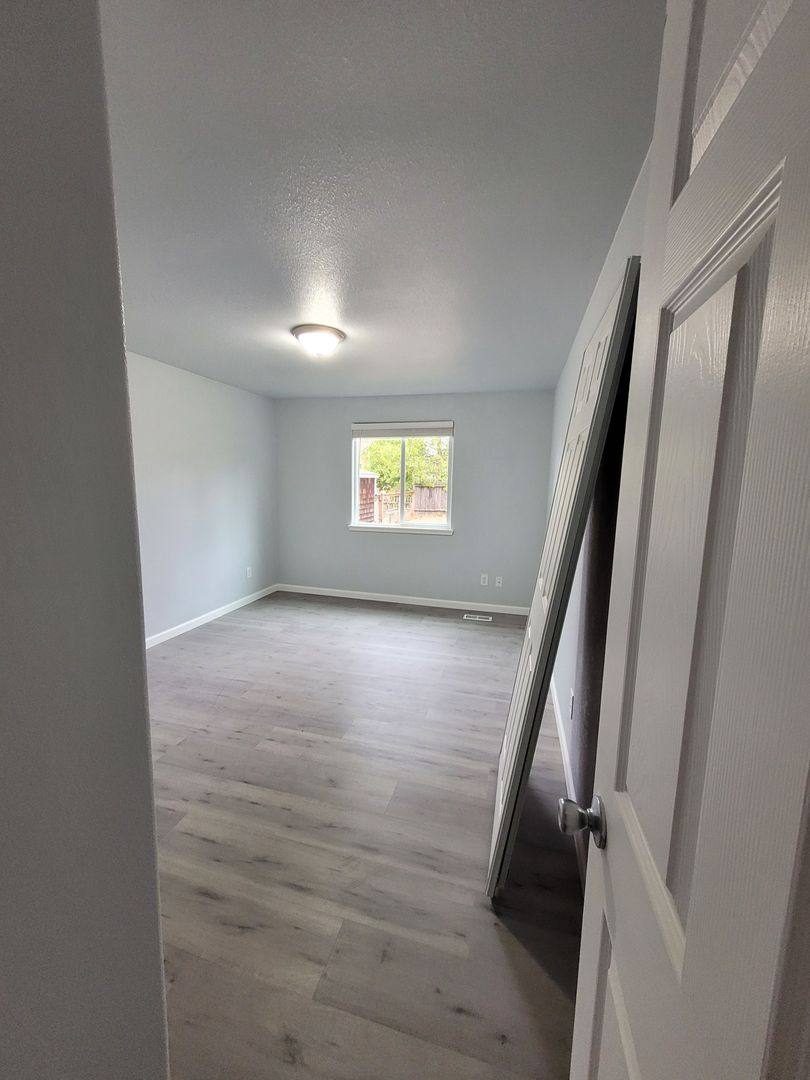 Apartment for rent at 241 E Santiam St, Jefferson, OR 97352