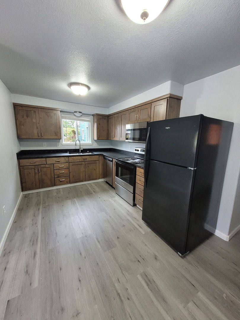 Apartment for rent at 241 E Santiam St, Jefferson, OR 97352