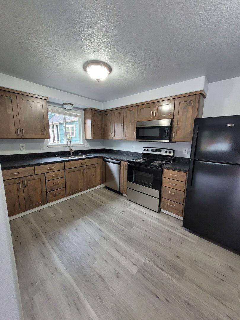 Apartment for rent at 241 E Santiam St, Jefferson, OR 97352