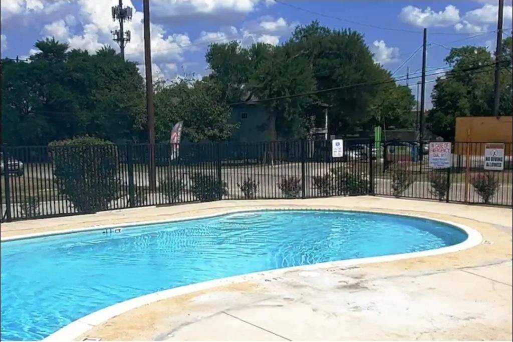 Apartment for rent at 227 Deerwood Dr, San Antonio, TX 78209
