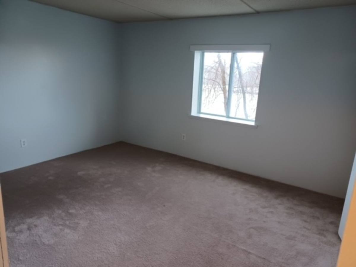 Apartment for rent at 476 Riverside Dr, Lawrence, MA 01841