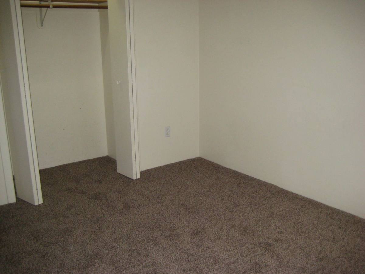 Apartment for rent at 476 Riverside Dr, Lawrence, MA 01841