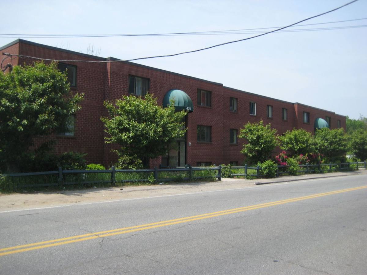 Apartment for rent at 476 Riverside Dr, Lawrence, MA 01841