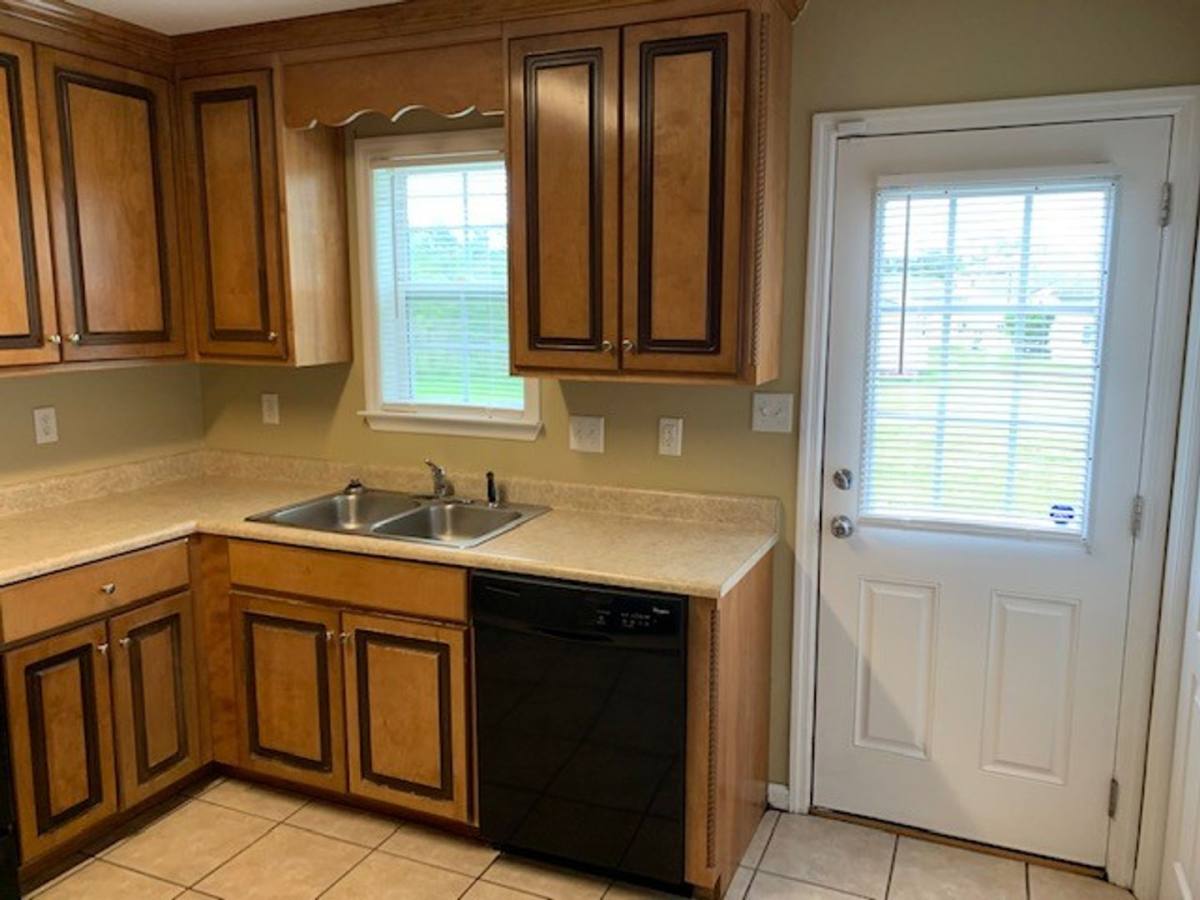 Townhouse for rent at 2705 Pineview Dr, Valdosta, GA 31602