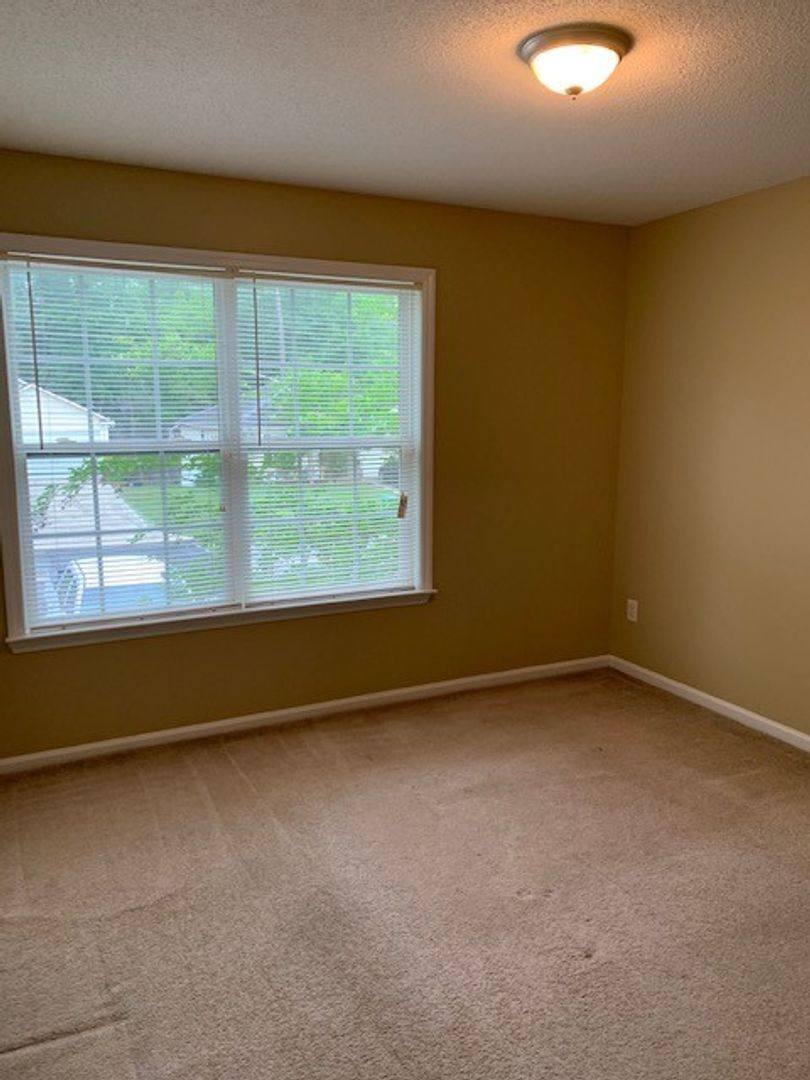 Townhouse for rent at 2705 Pineview Dr, Valdosta, GA 31602