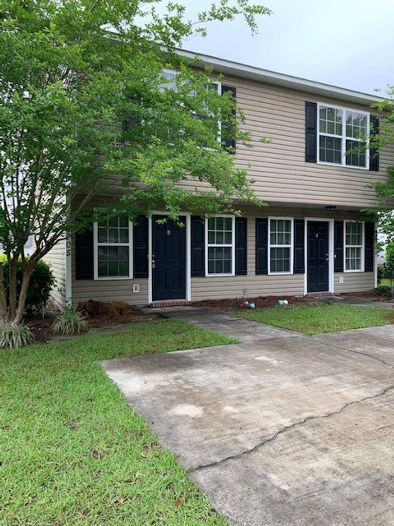 Townhouse for rent at 2705 Pineview Dr, Valdosta, GA 31602