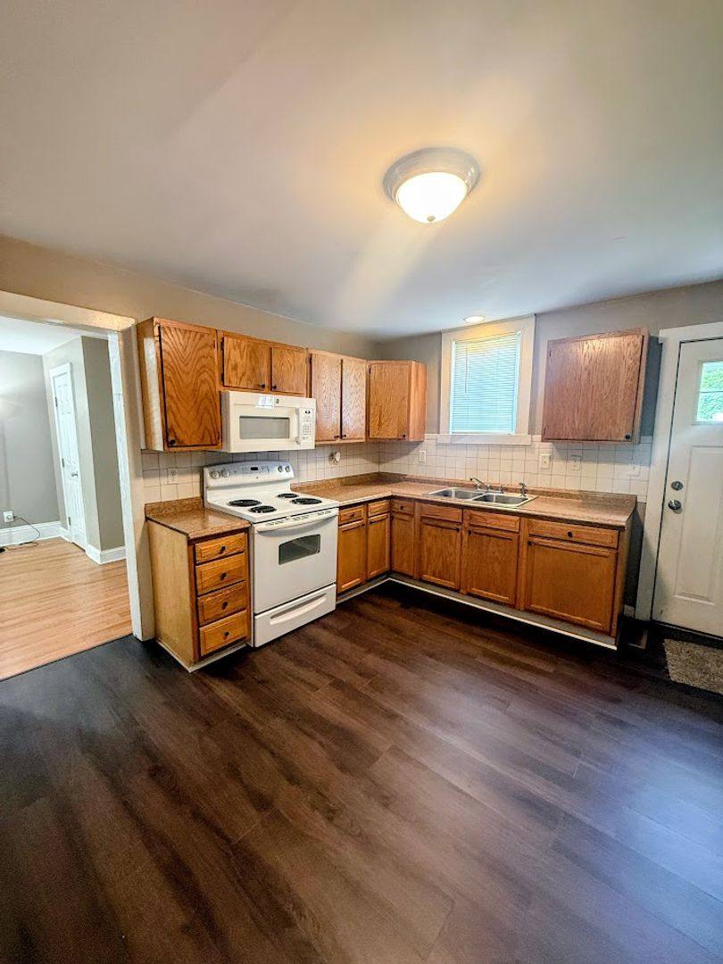 House for rent at 116 Maple Ave SE, Massillon, OH 44646