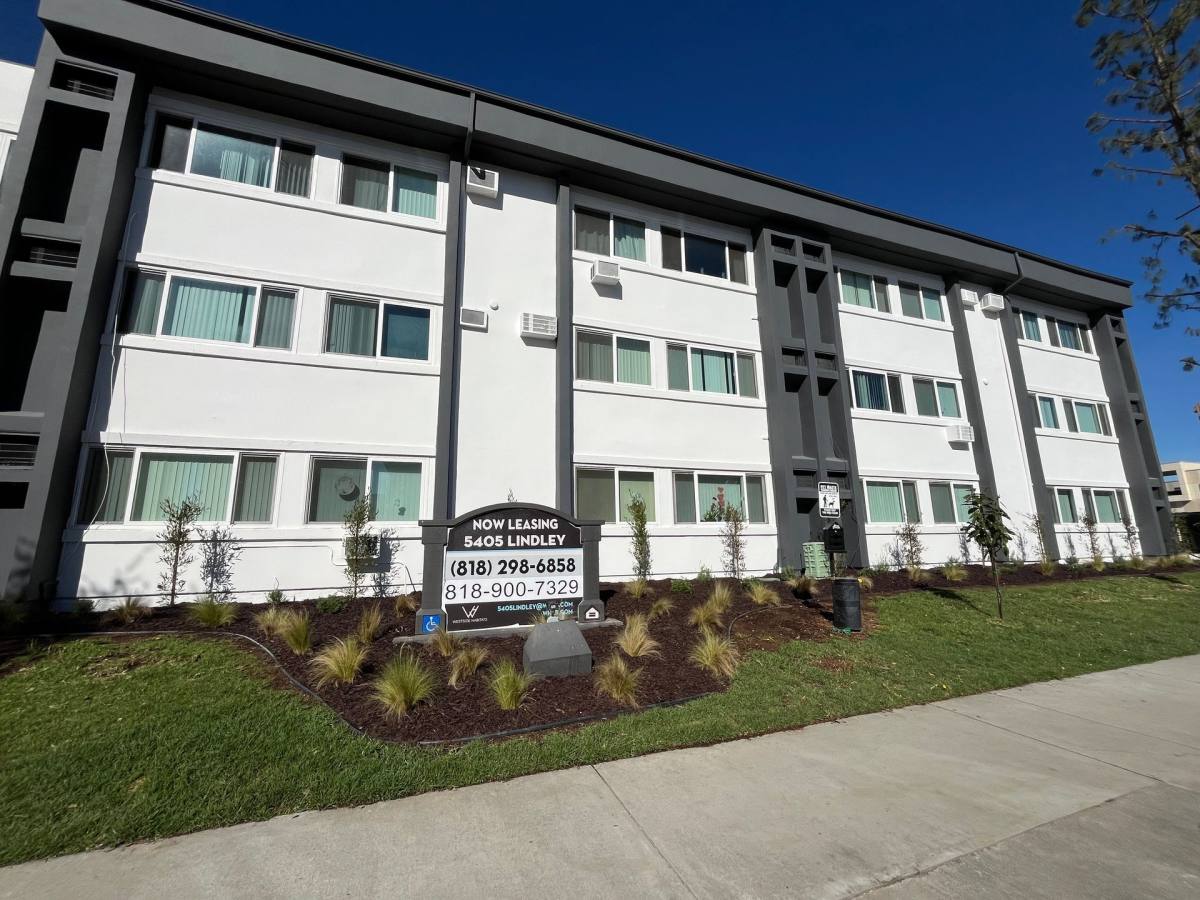Apartment for rent at 5405 Lindley Ave, Tarzana, CA 91356