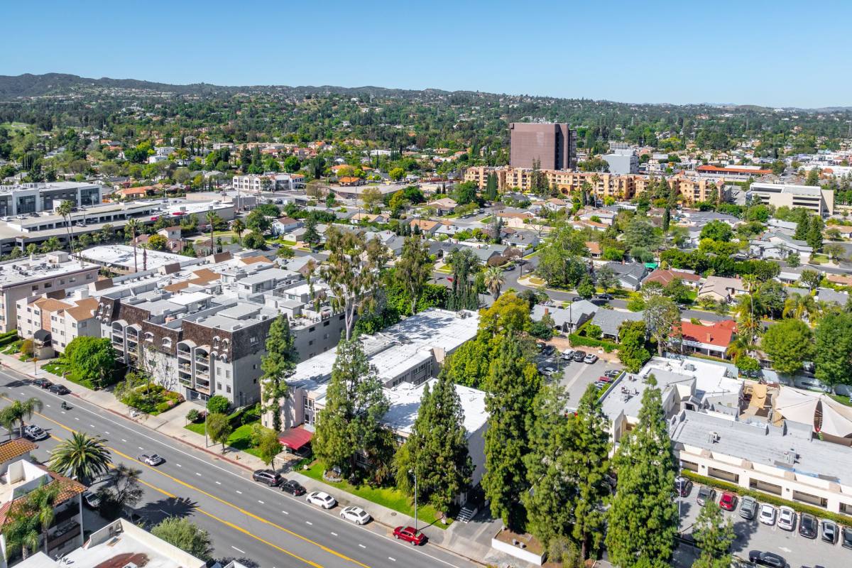 Apartment for rent at 5405 Lindley Ave, Tarzana, CA 91356