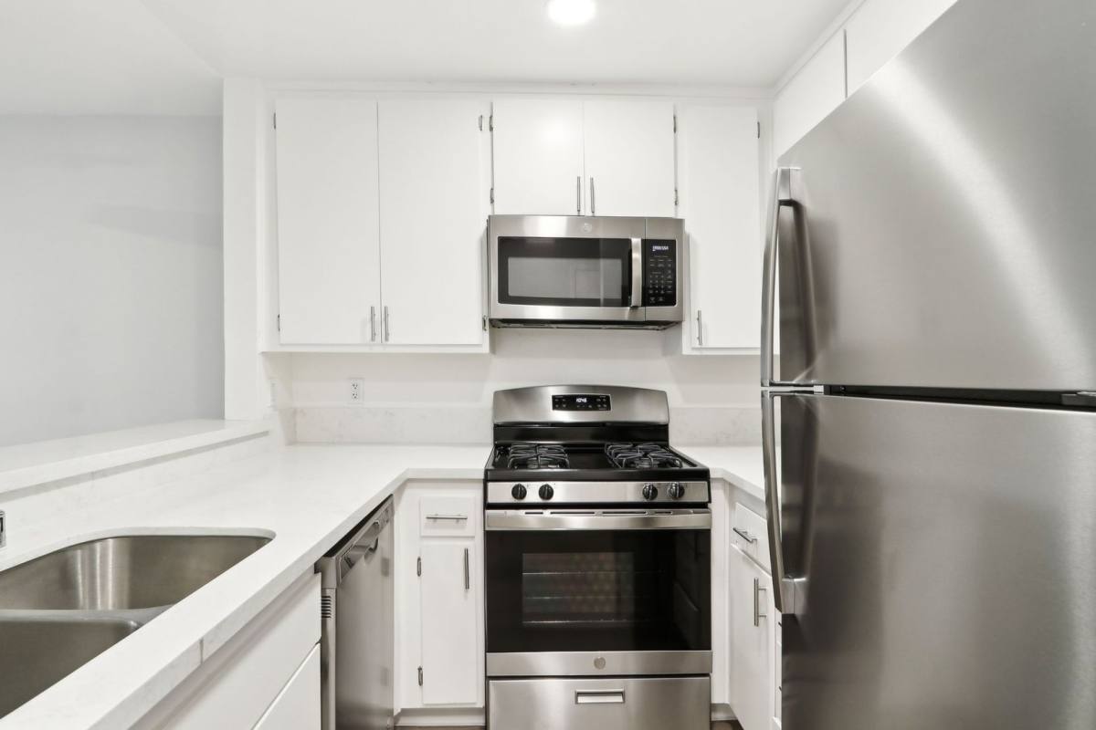 Apartment for rent at 5405 Lindley Ave, Tarzana, CA 91356