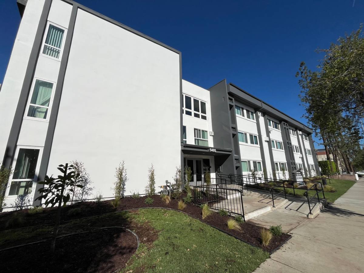 Apartment for rent at 5405 Lindley Ave, Tarzana, CA 91356