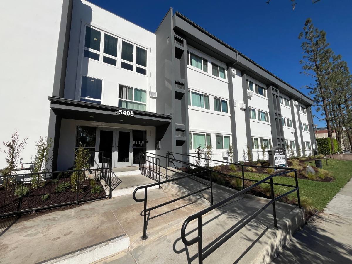 Apartment for rent at 5405 Lindley Ave, Tarzana, CA 91356
