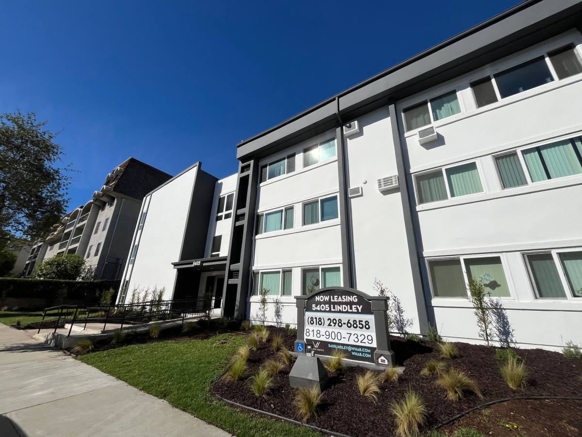 Apartment for rent at 5405 Lindley Ave, Tarzana, CA 91356