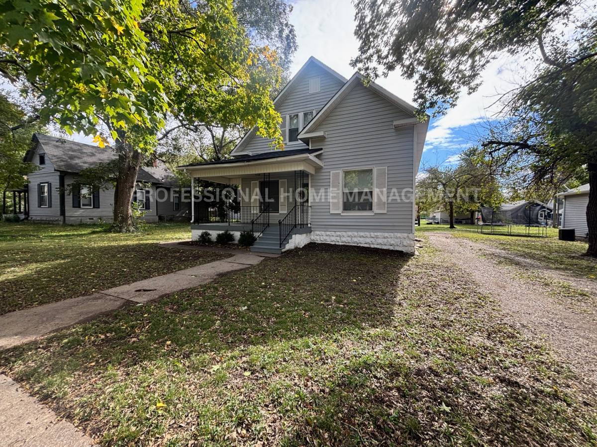 House for rent at 717 E 12th Ave, Winfield, KS 67156