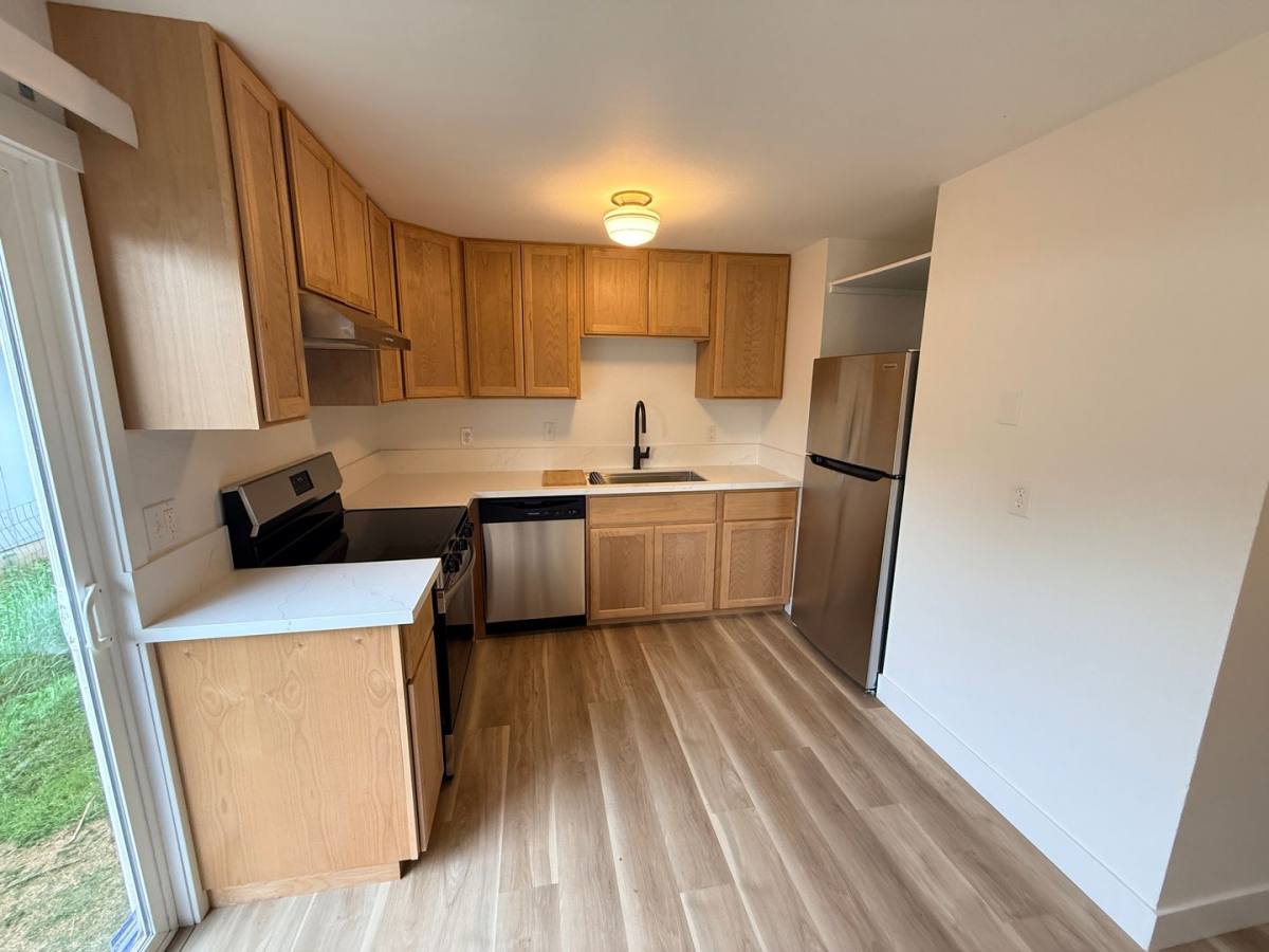 House for rent at 6228 SE Knapp, Portland, OR 97206