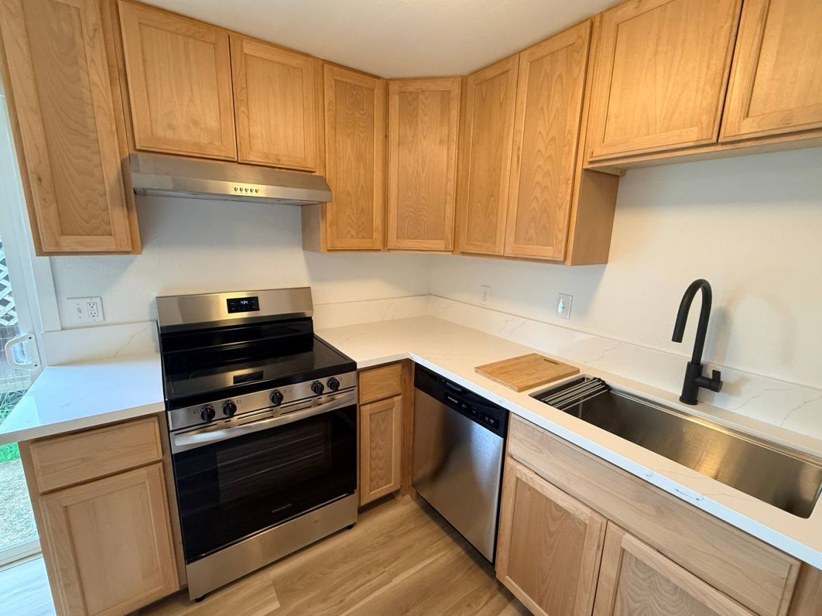 House for rent at 6228 SE Knapp, Portland, OR 97206