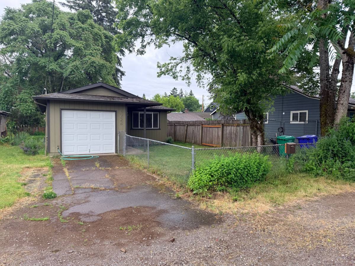 House for rent at 6228 SE Knapp, Portland, OR 97206