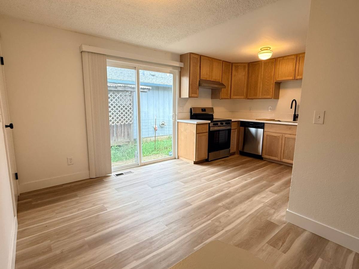 House for rent at 6228 SE Knapp, Portland, OR 97206