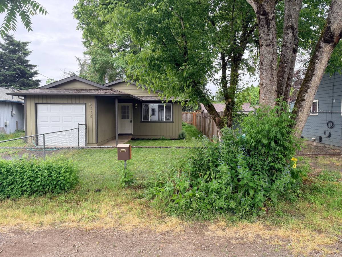 House for rent at 6228 SE Knapp, Portland, OR 97206