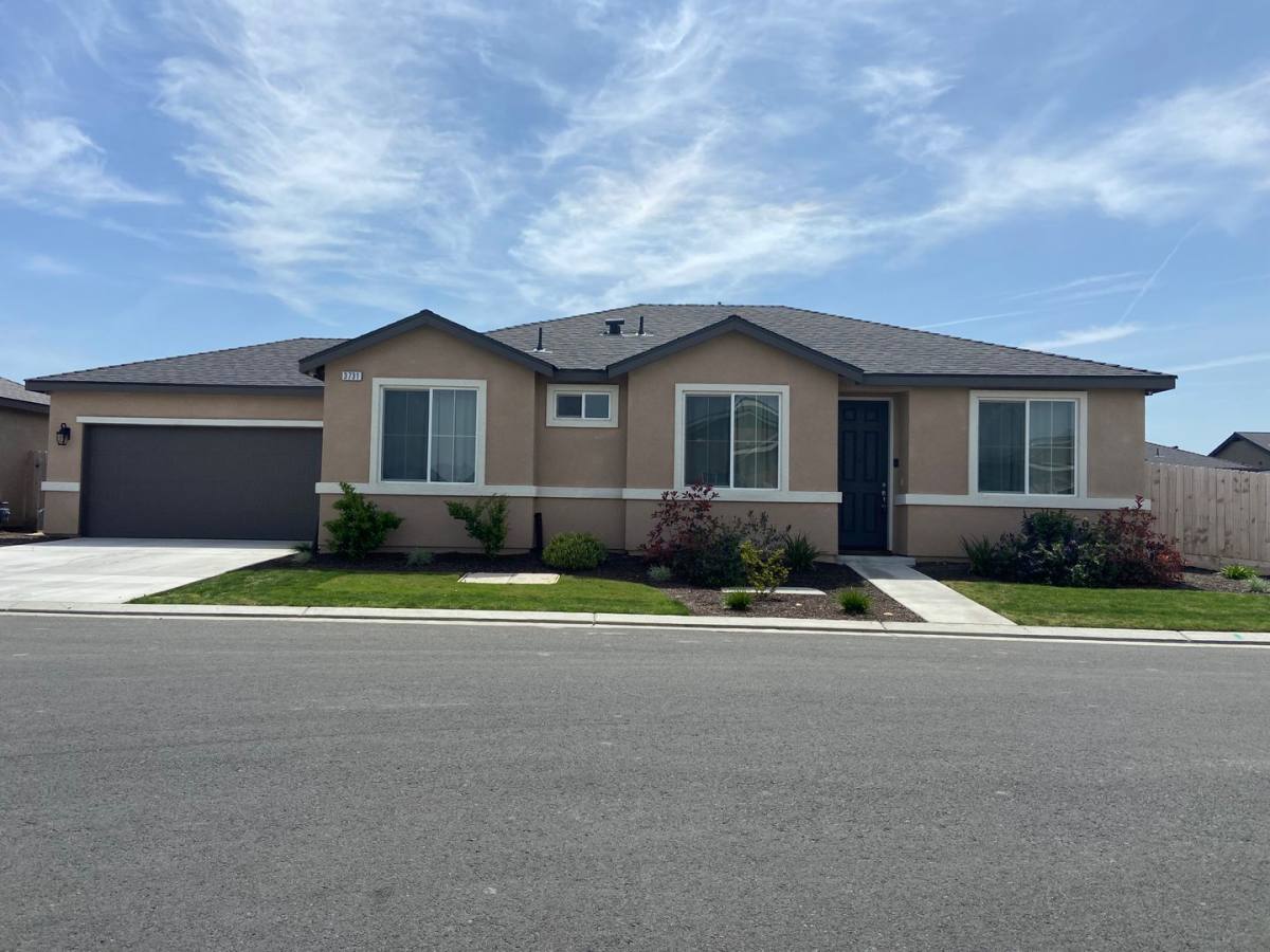 House for rent at 3731 W Nellis Ave, Visalia, CA 93277